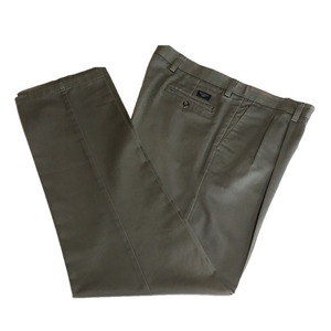 DOCKERS—INDIVIDUAL FIT WAISTBAND Pleated, Classic Fit—Khaki Green—W38 x L36